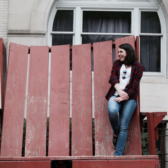 Meet your Posher, Isabelle - Picture 1 of 1